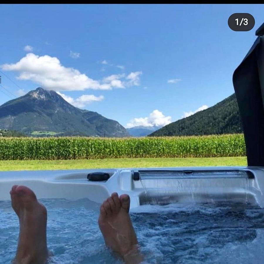 Deluxefort Fuer 10 Gaeste Mit Eigenem Whirlpool Und Fasssauna Imst Exterior foto